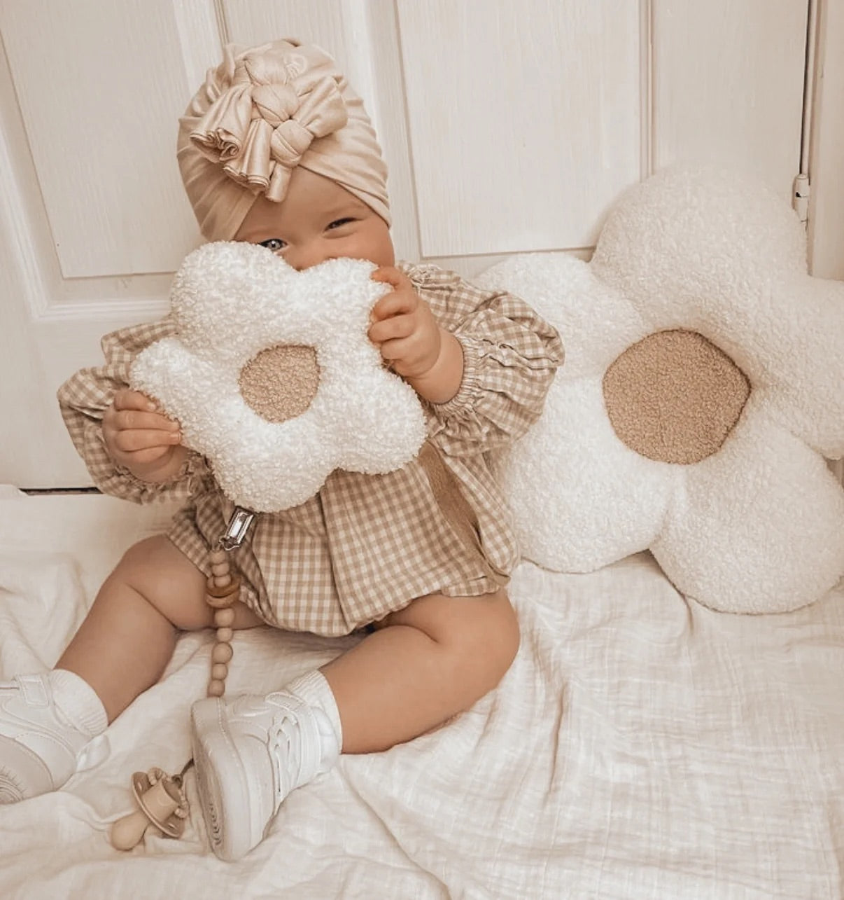 White Latte Daisy Pacifier Holder